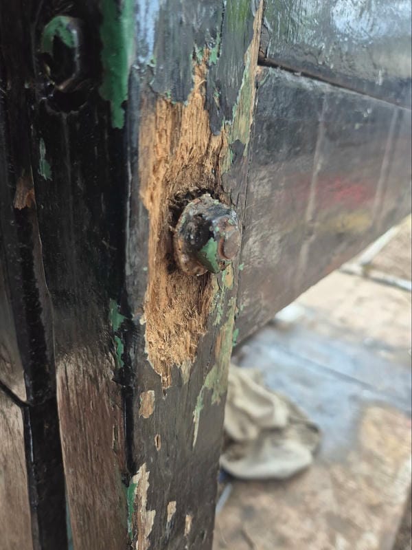 Rot on 5713's cab. Photo: James Poyner.